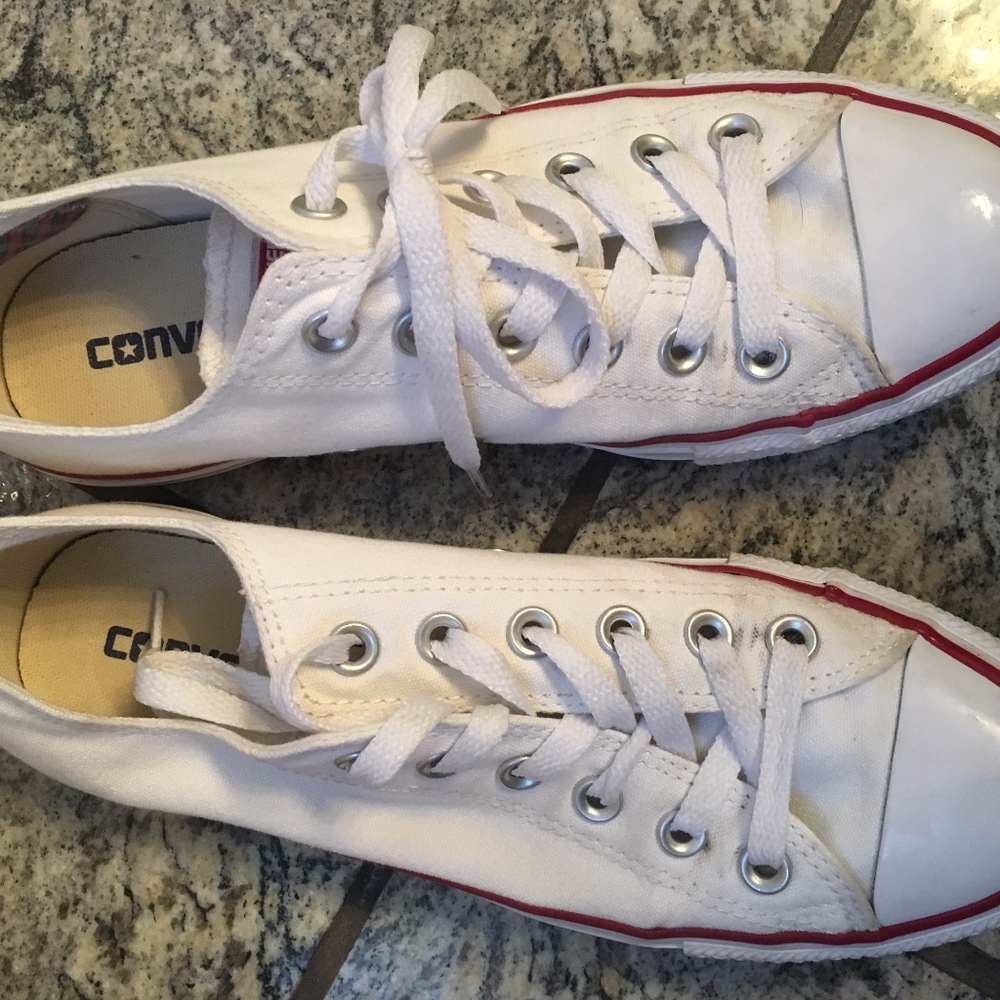 Converse low top unisex shoes